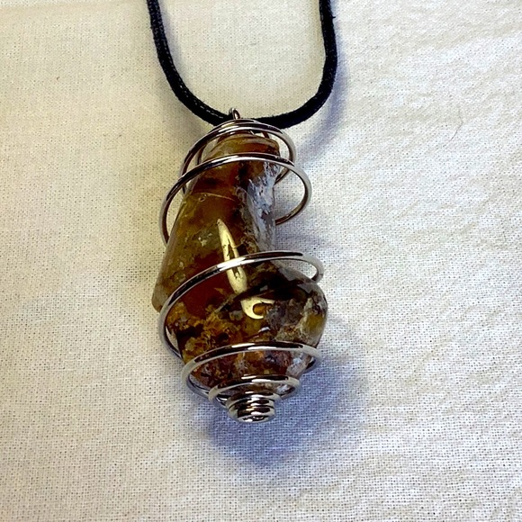 FINAL SALE PRICE Found Treasure Agate Adjustable Cord Necklace - Picture 1 of 6